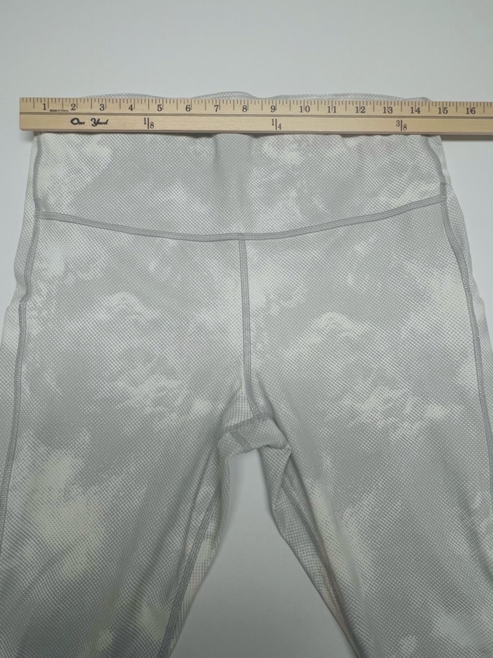 ATHLETA Ultimate Stash Pocket Capri Leggings Gray Print Size L Athletic Yoga - Picture 5 of 5